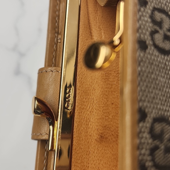 Gucci Vintage Kisslock Wallet EUC, COA - Picture 8 of 14
